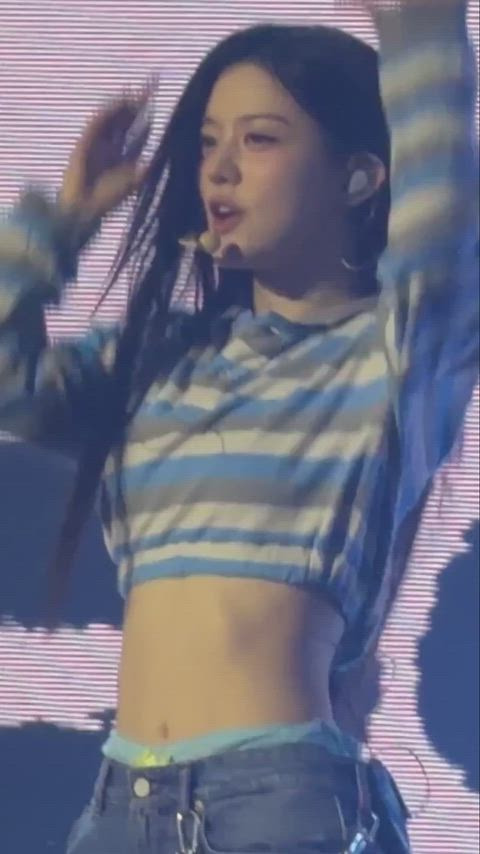 ILLIT - MINJU-메인 썸네일 이미지