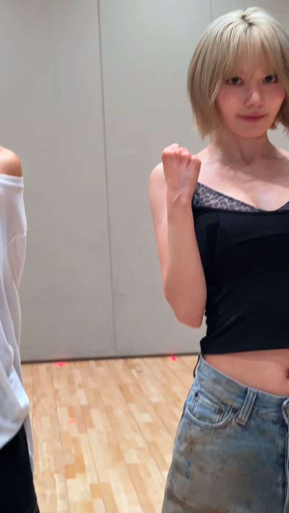 썸네일-LESSERAFIM   SAKURA-이미지