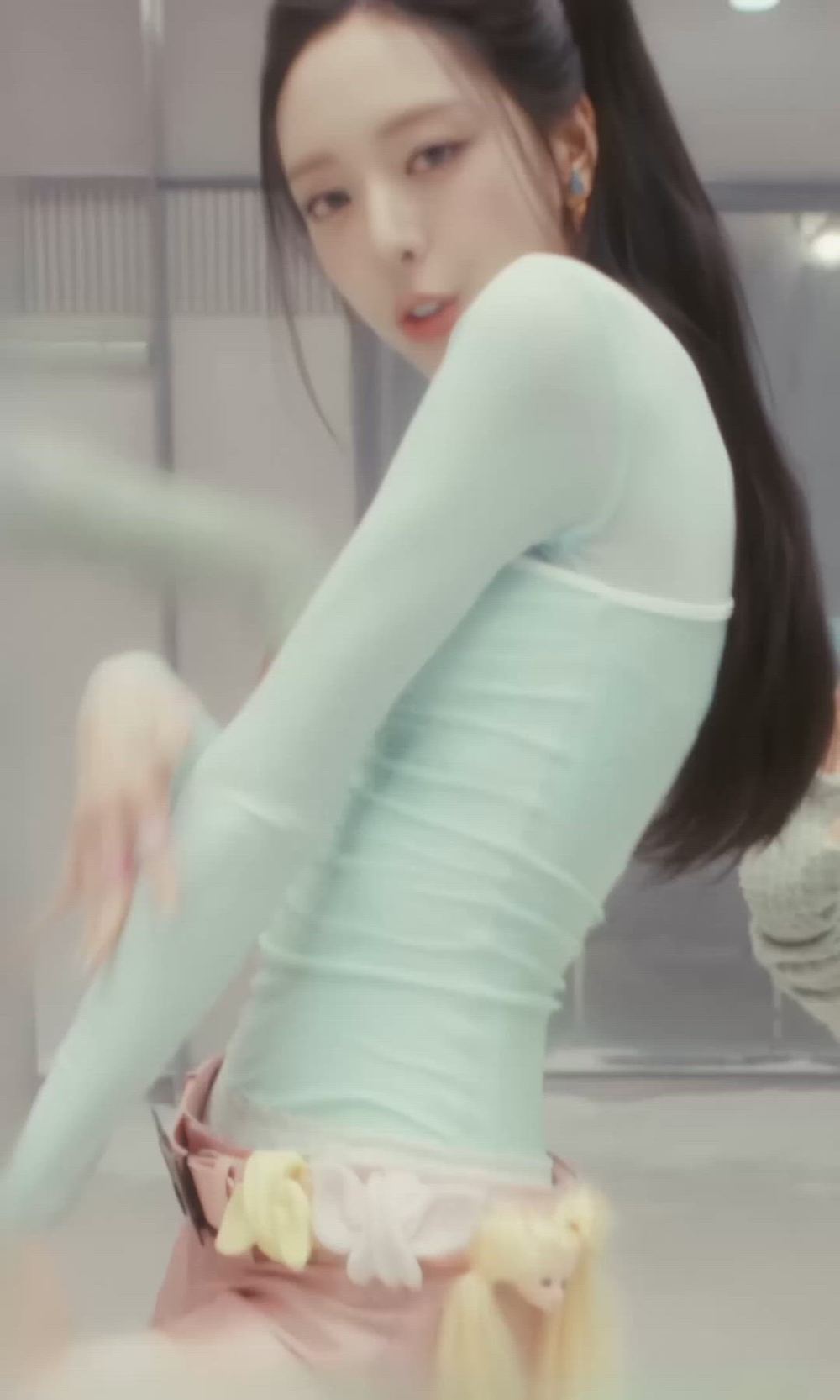 썸네일-ITZY   YUNA-이미지