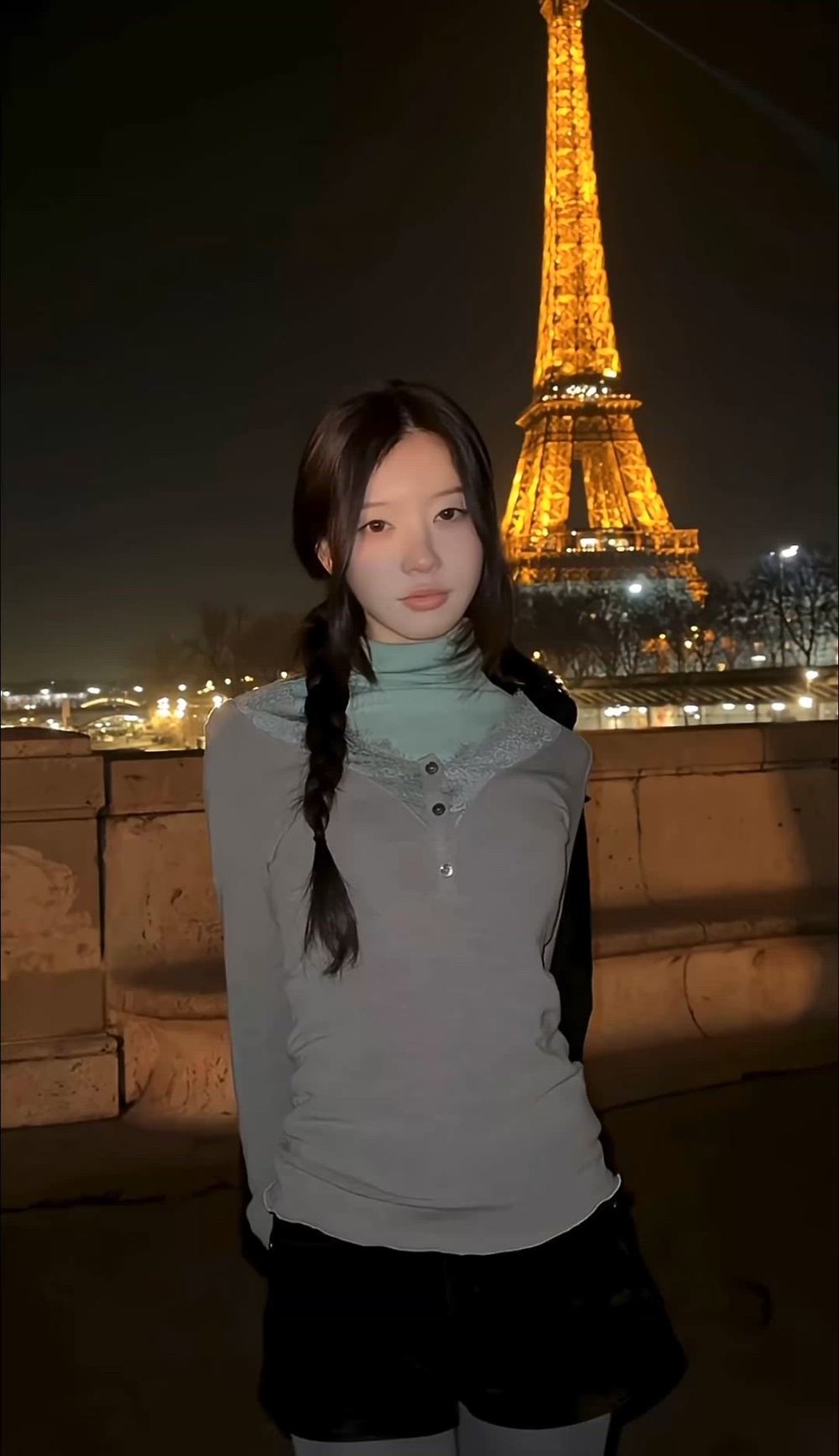 ILLIT - MOKA-메인 썸네일 이미지