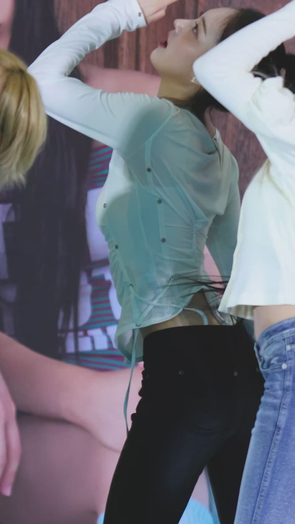 KIIIKIII - LEESOL-메인 썸네일 이미지