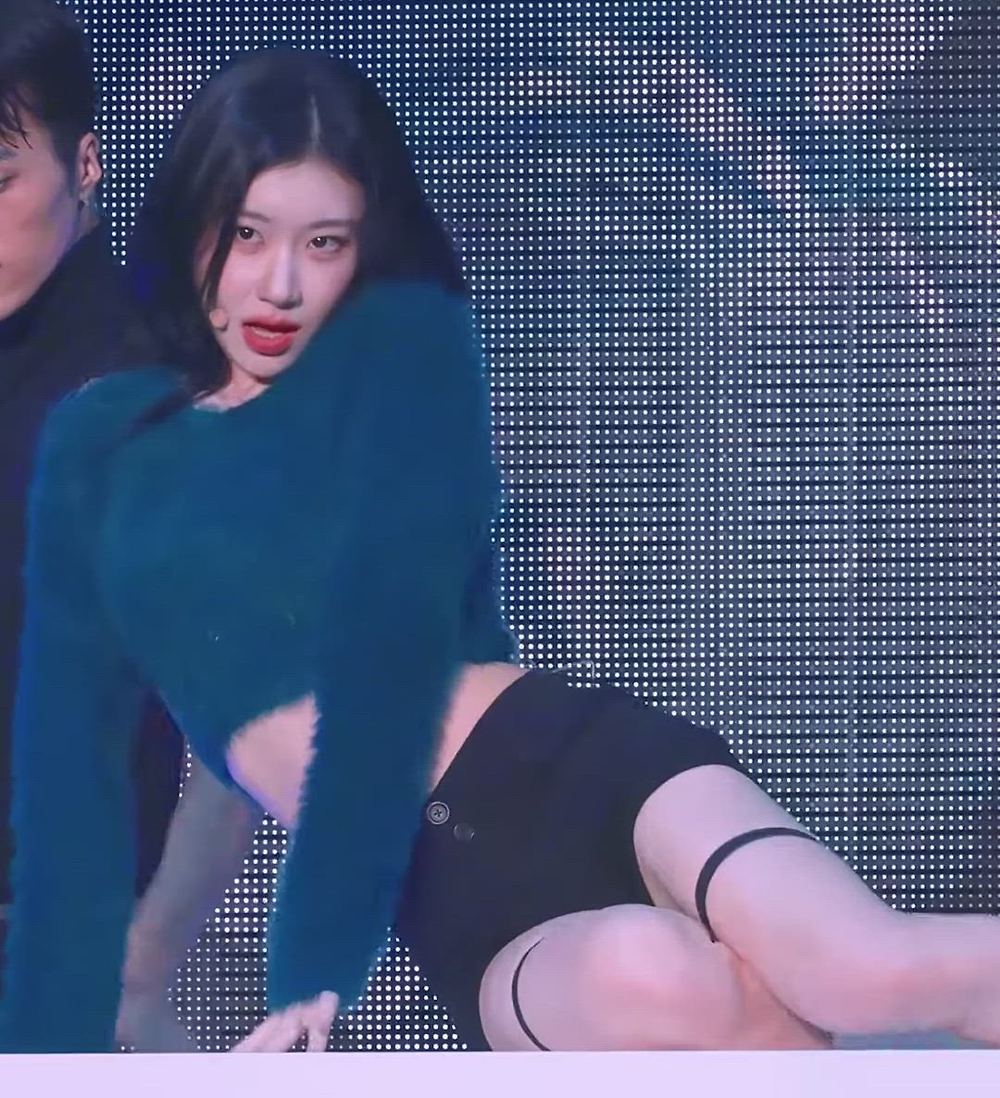 썸네일-ITZY   CHAERYEONG-이미지