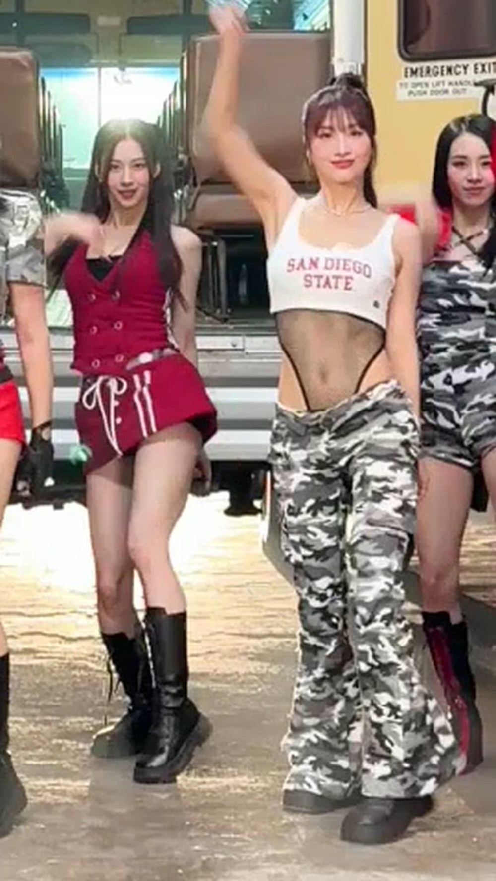 썸네일-TWICE   SANA-이미지