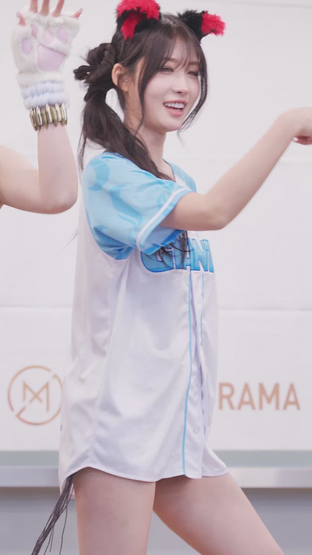 EVERGLOW - SIHYEON-메인 썸네일 이미지