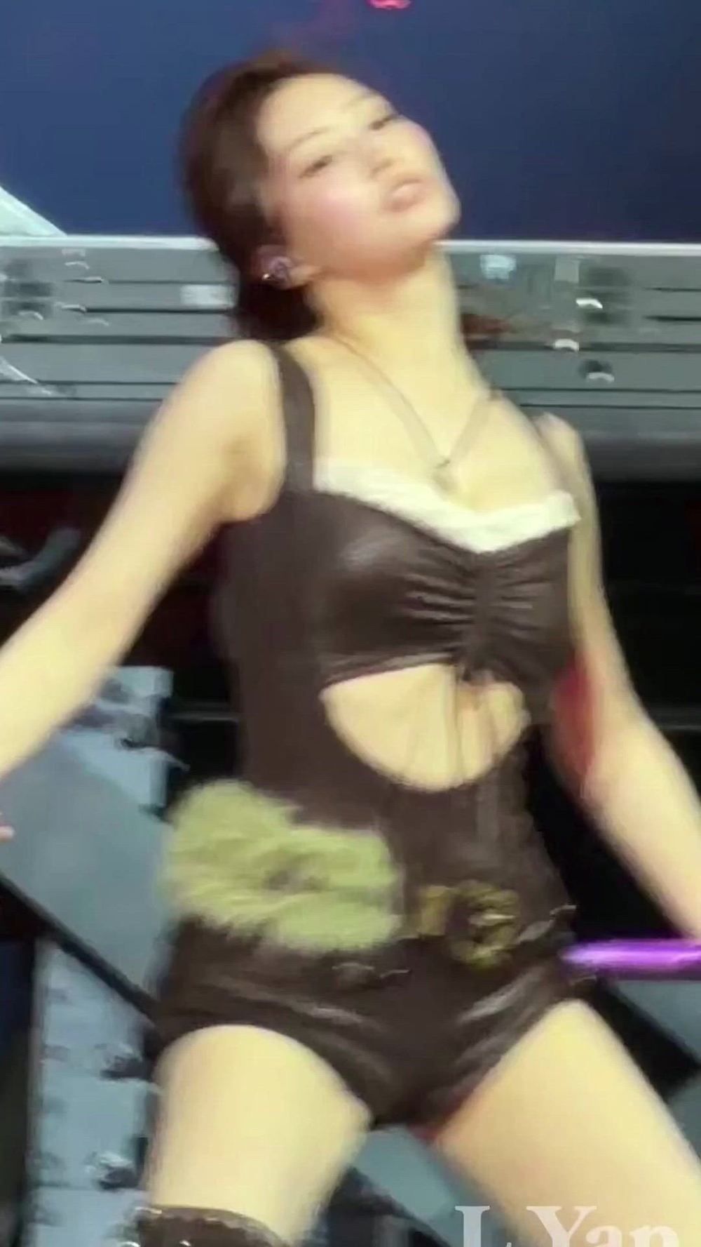 썸네일-TWICE   MOMO-이미지