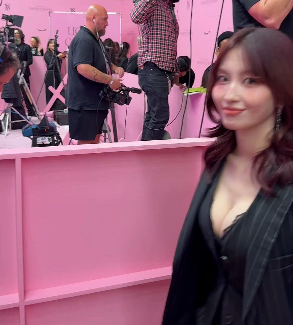 썸네일-TWICE   MOMO-이미지