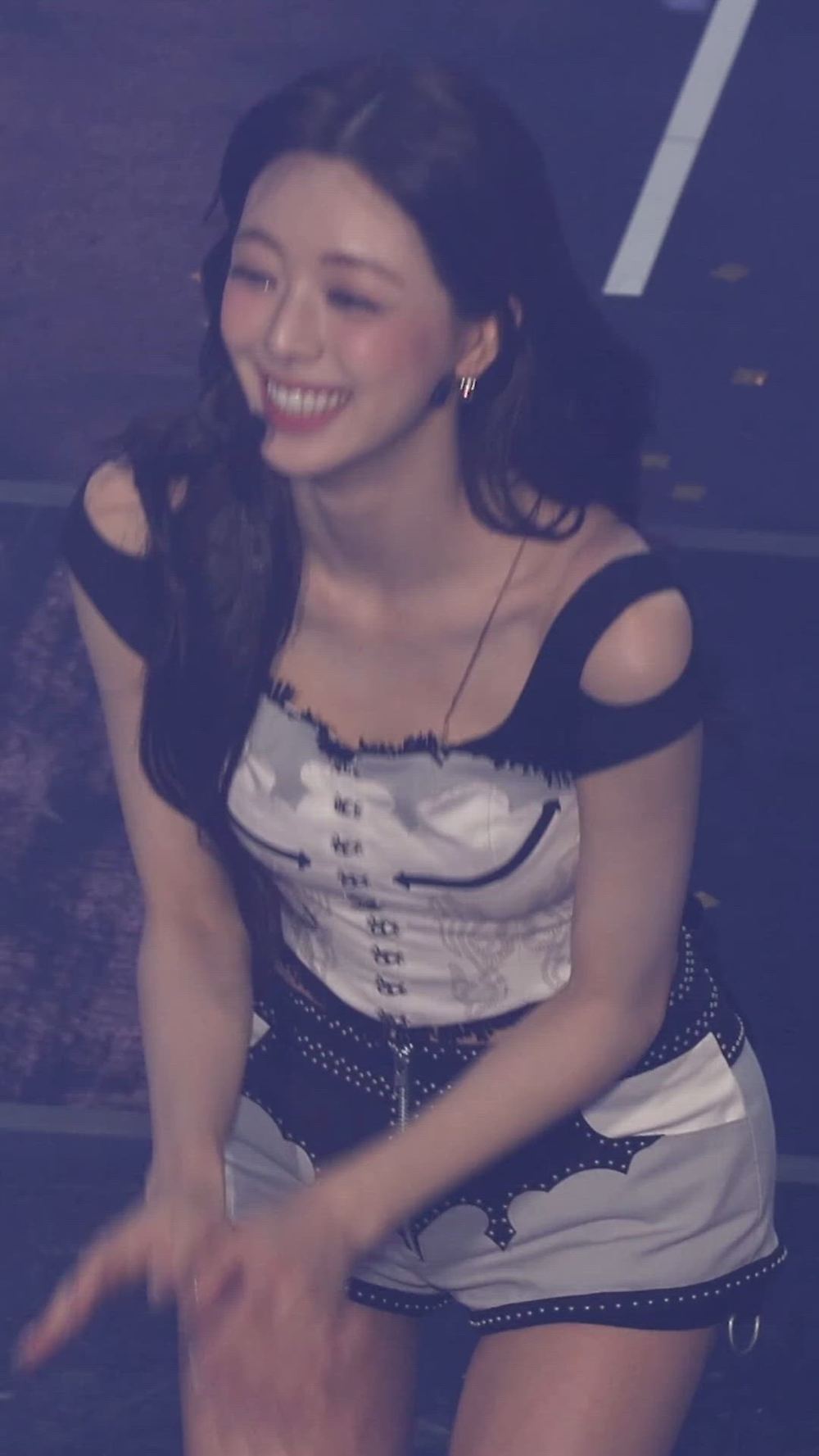 썸네일-ITZY   YUNA-이미지