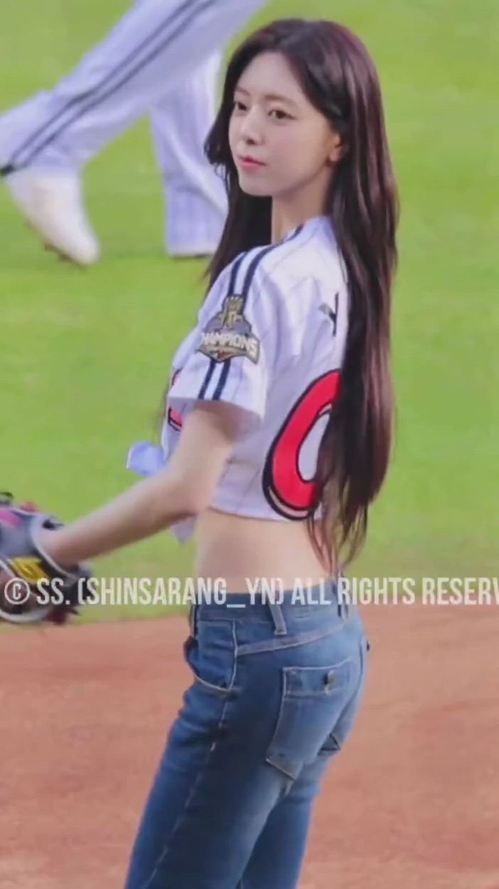 썸네일-ITZY   YUNA-이미지