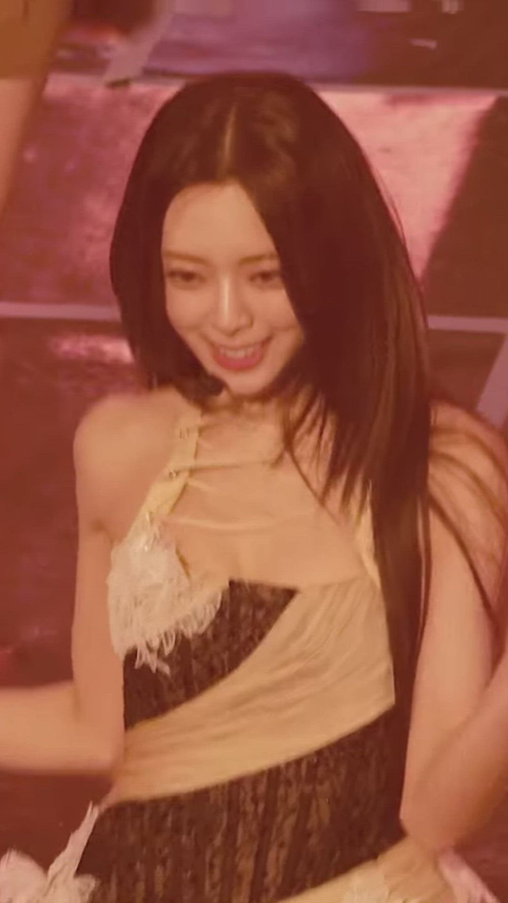 썸네일-ITZY   YUNA-이미지