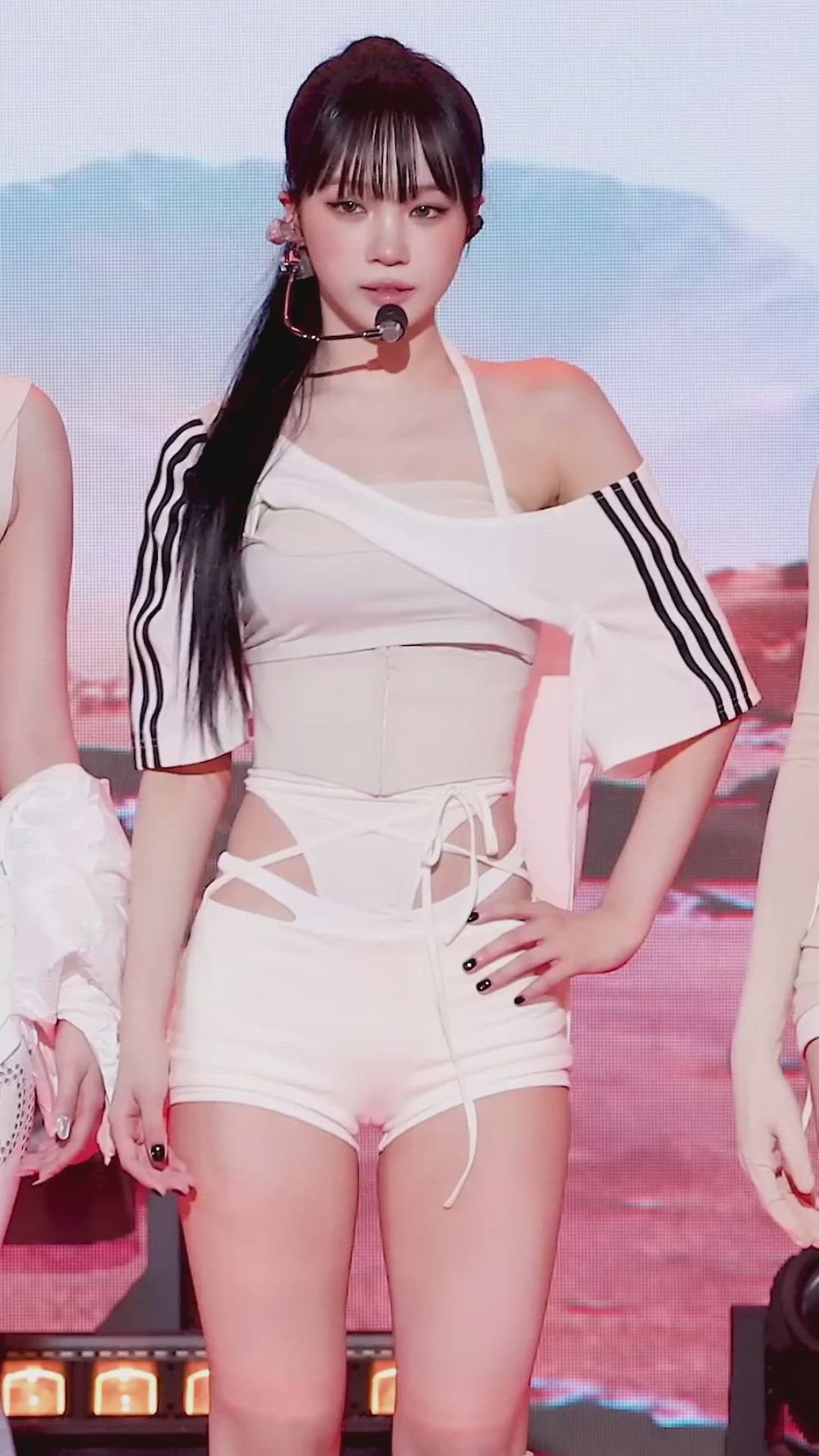 썸네일-LESSERAFIM   CHAEWON-이미지