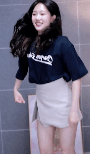 2042233426_taU3onwL_ezgif.com-gif-maker.gif