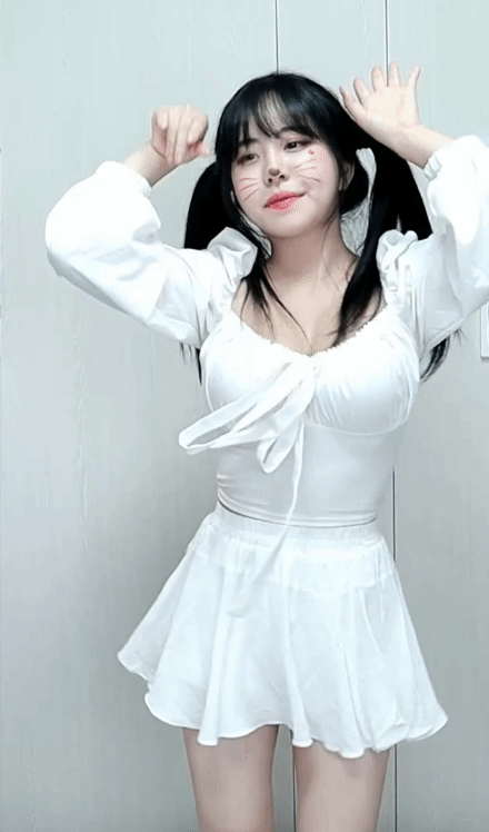 2042267751_Nyif8mIa_ezgif.com-gif-maker_28529.gif