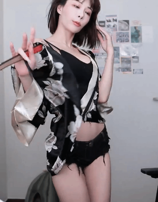 238520043_YiBmsJNK_ezgif.com-gif-maker_28329.gif