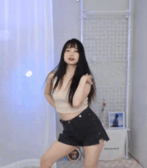 3667335417_LYAsaleG_ezgif.com-gif-maker_28329.gif