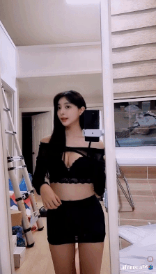 3667335447_UEV0hZO5_ezgif.com-gif-maker_28129.gif