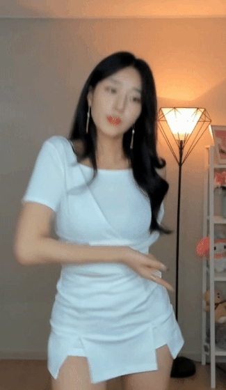 3667844105_GwfaEJTN_ezgif.com-gif-maker.gif
