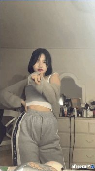 3696746928_xcrBI6U9_ezgif.com-gif-maker_28629.gif