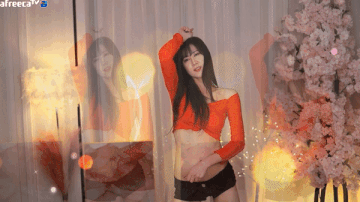 3696746950_IsbJ6ZaL_ezgif.com-gif-maker_28229.gif