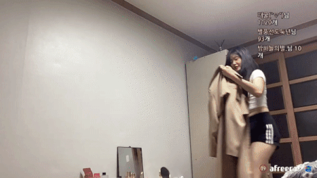 3696746950_etlM7mPh_ezgif.com-gif-maker.gif