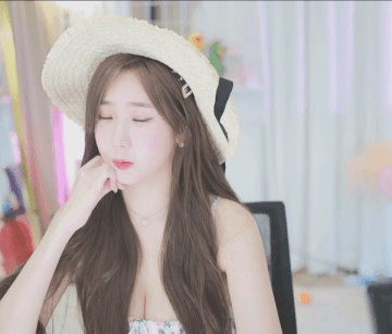 990010953_YT38SP7y_ezgif.com-gif-maker_28329.gif