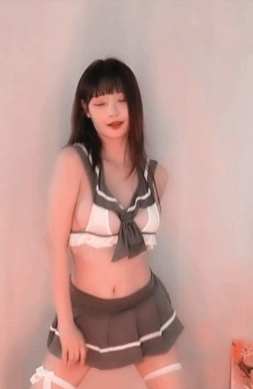 990010977_n0cL2Fh7_ezgif.com-gif-maker.gif