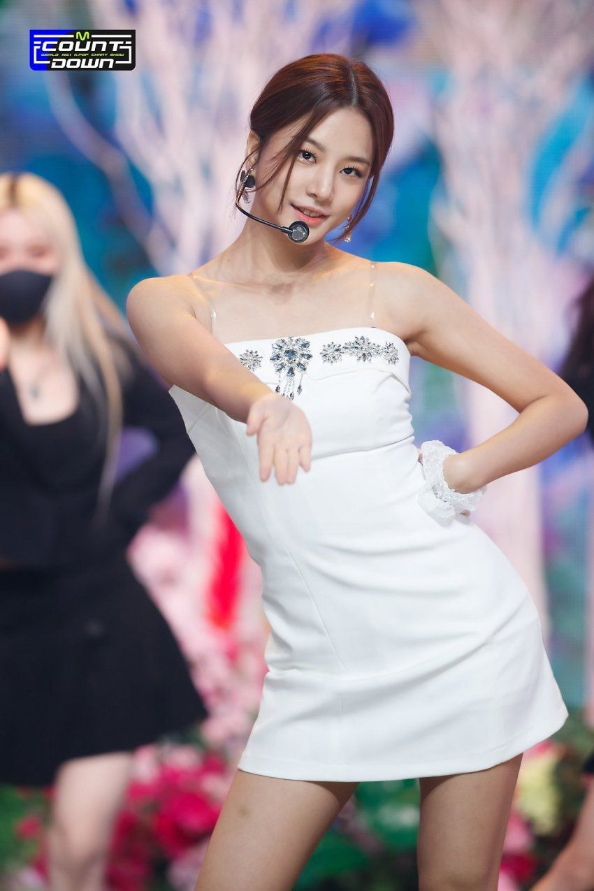 LABOUM_282229.jpg