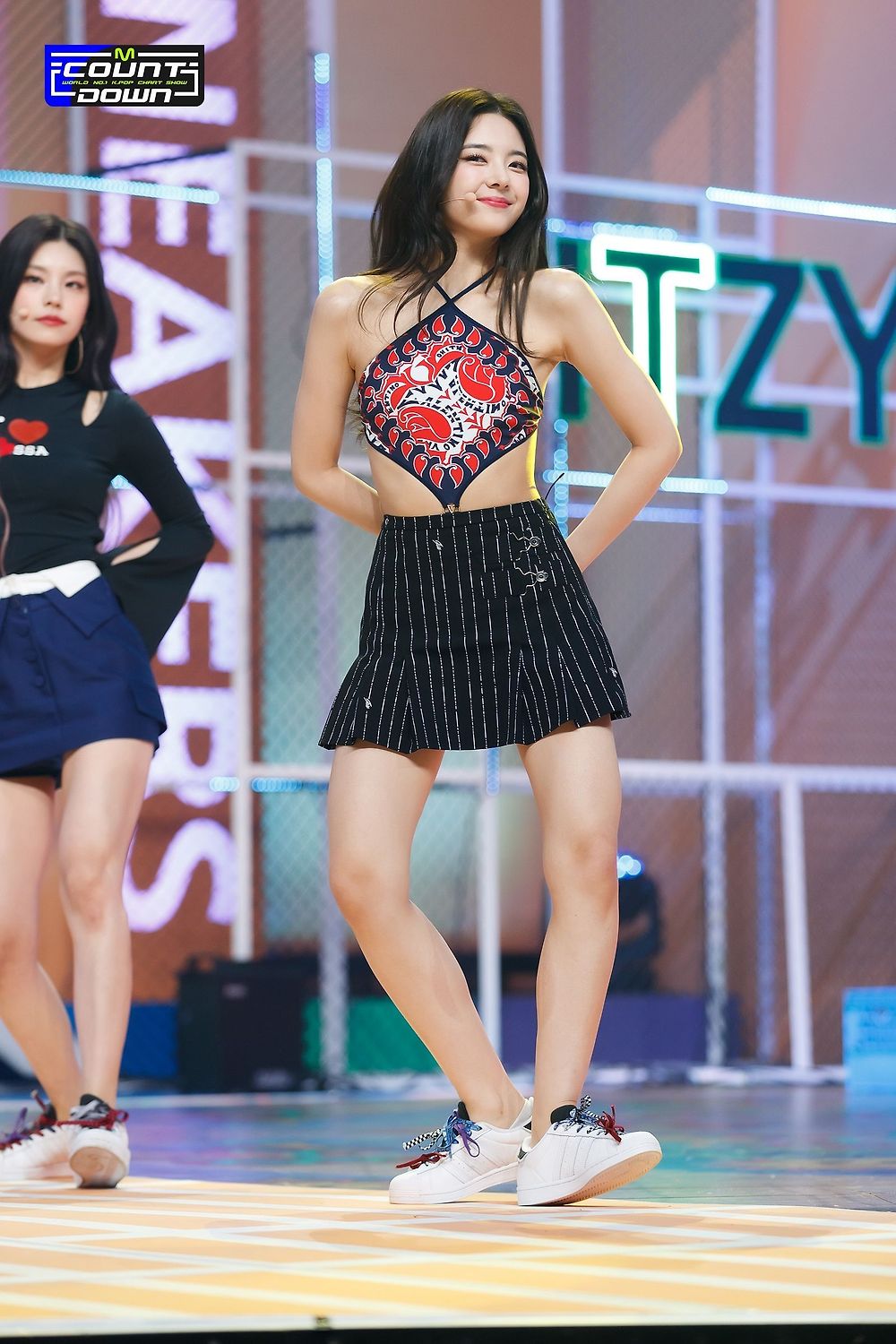 ITZY_(14).jpg