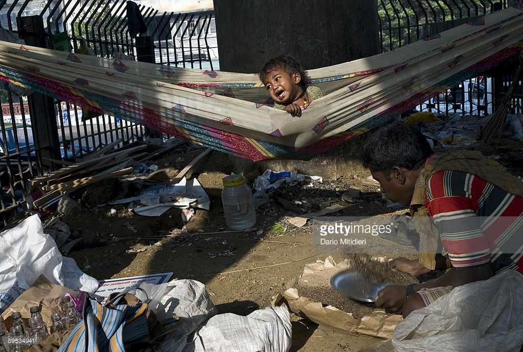 인도의 끔찍한 빈부격차와 노숙 문제