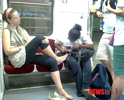 지하철 외국인들