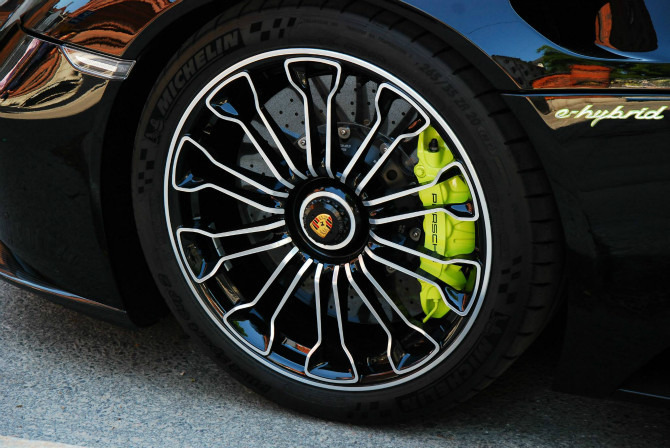 즐라탄이 타는 포르쉐