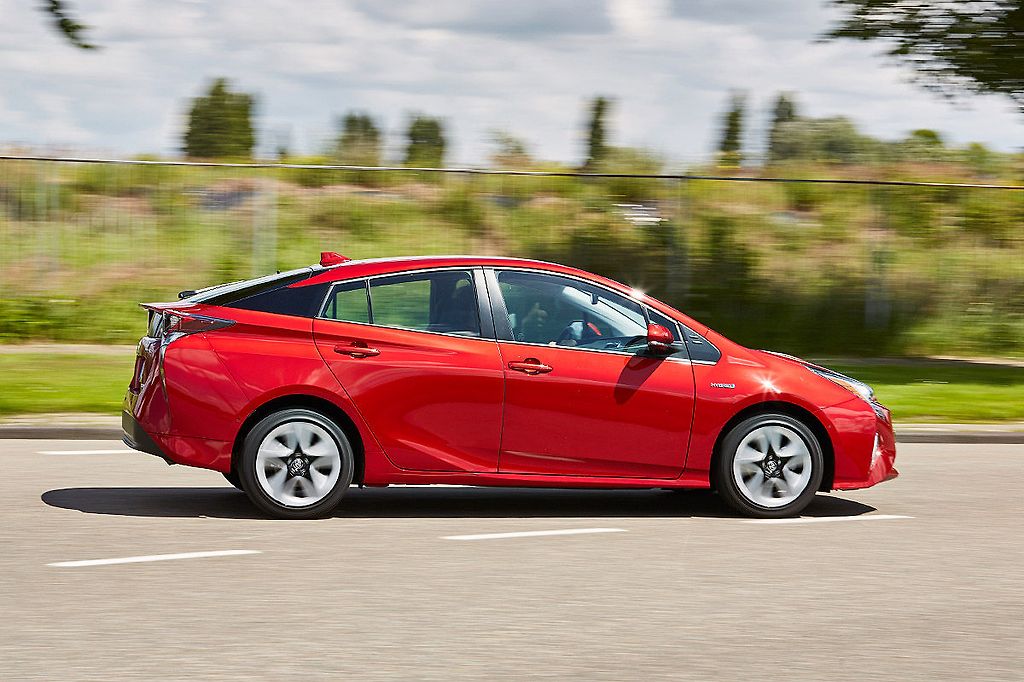 아이오닉 vs 프리우스