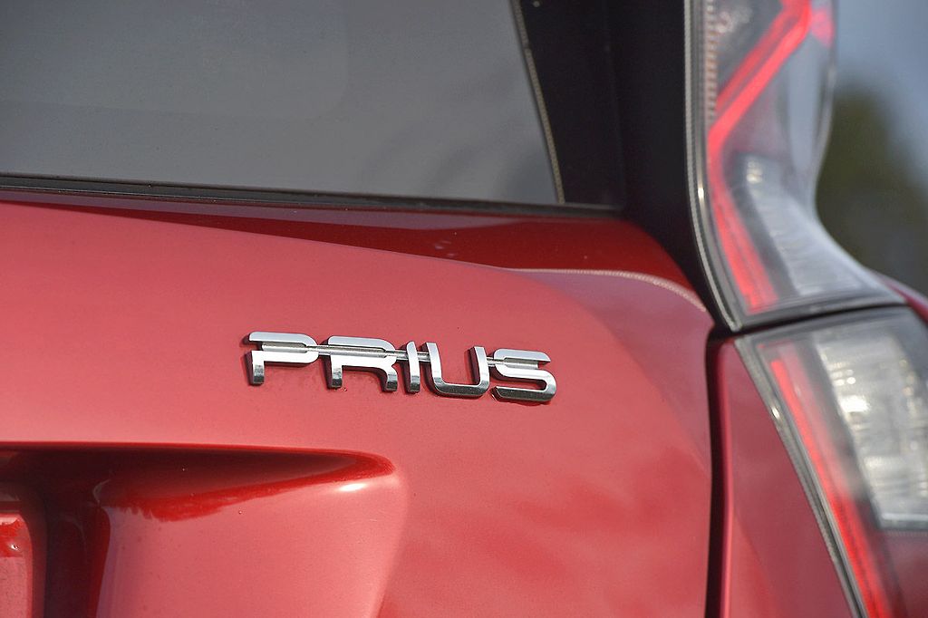 아이오닉 vs 프리우스