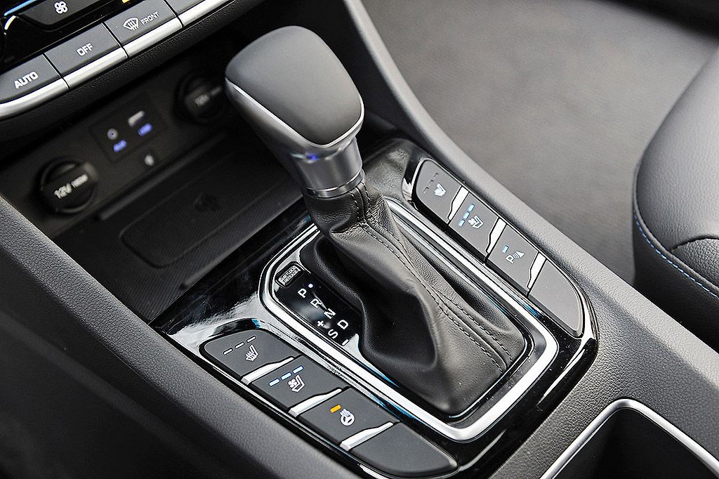 아이오닉 vs 프리우스