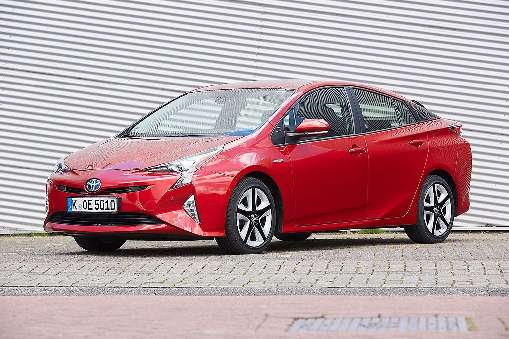 아이오닉 vs 프리우스