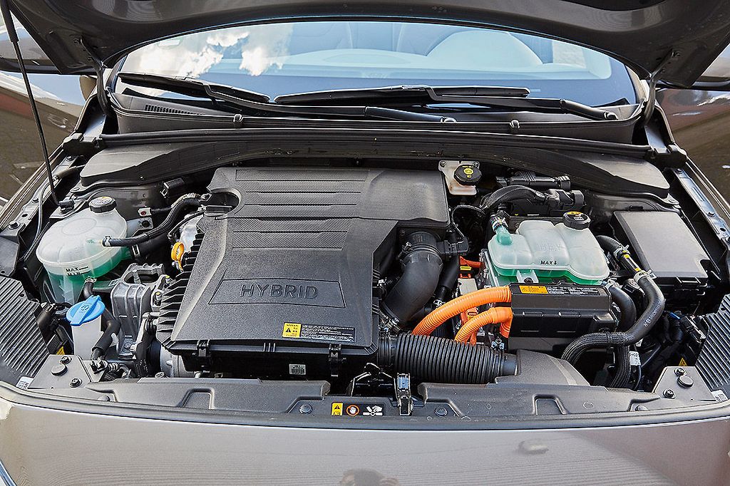 아이오닉 vs 프리우스