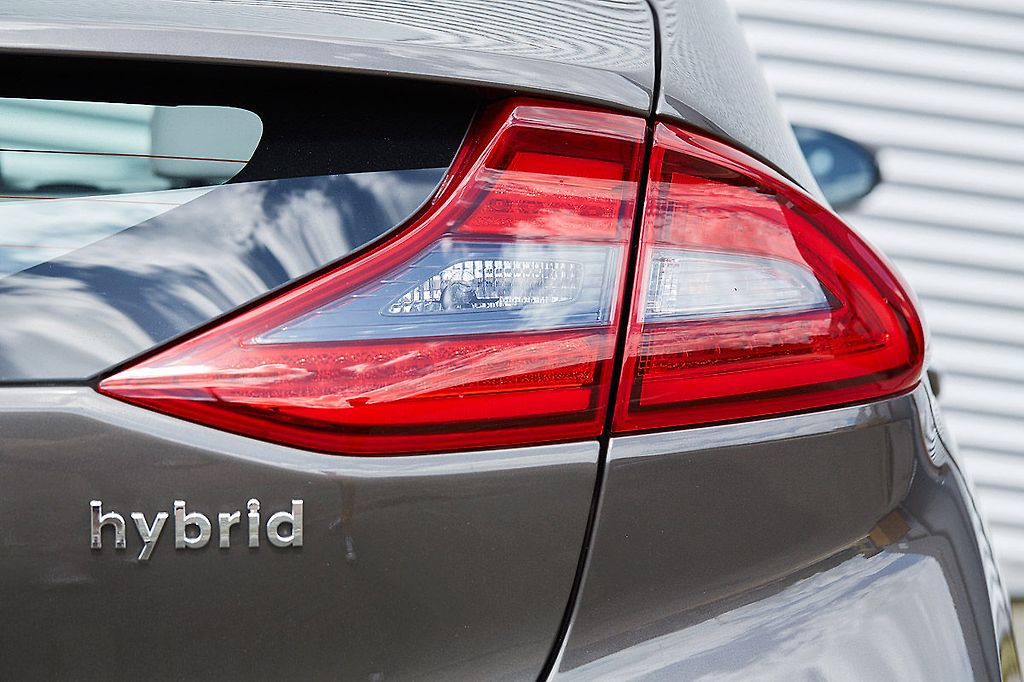 아이오닉 vs 프리우스