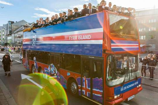 아이슬란드 국민들의 열렬한 환영