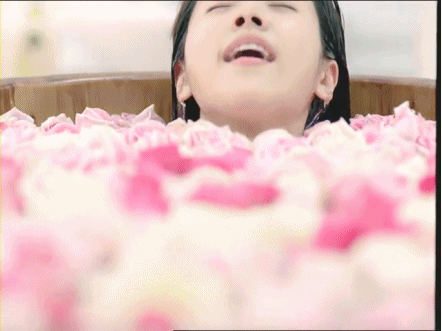 여배우 샤워 장면 모음.gif 