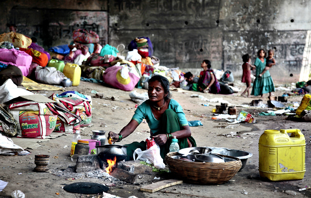 인도의 끔찍한 빈부격차와 노숙 문제