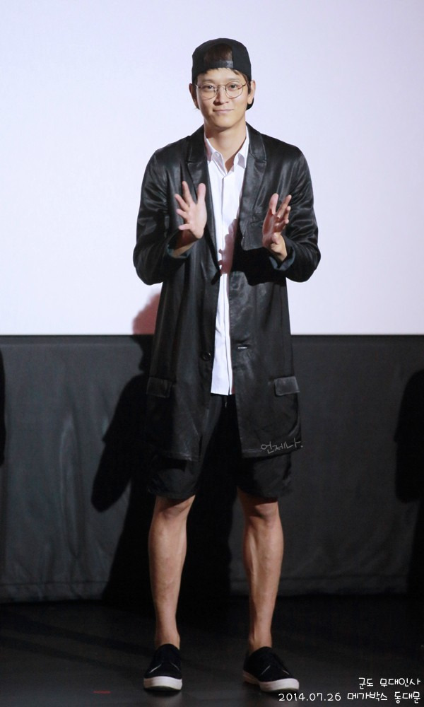 스냅백 쓴 강동원