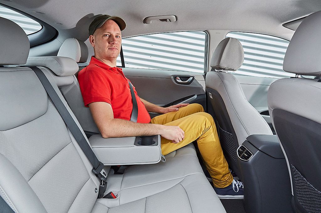 아이오닉 vs 프리우스