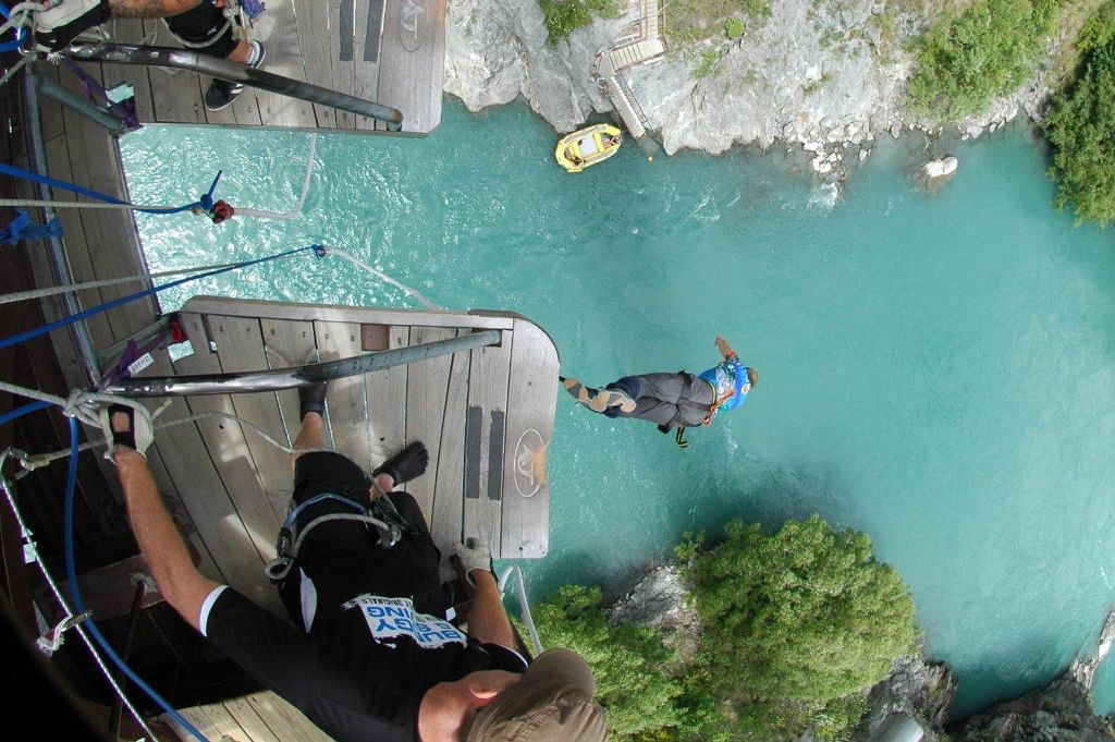 2359B13758B2B5943818A5