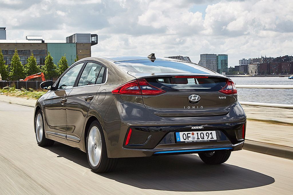 아이오닉 vs 프리우스