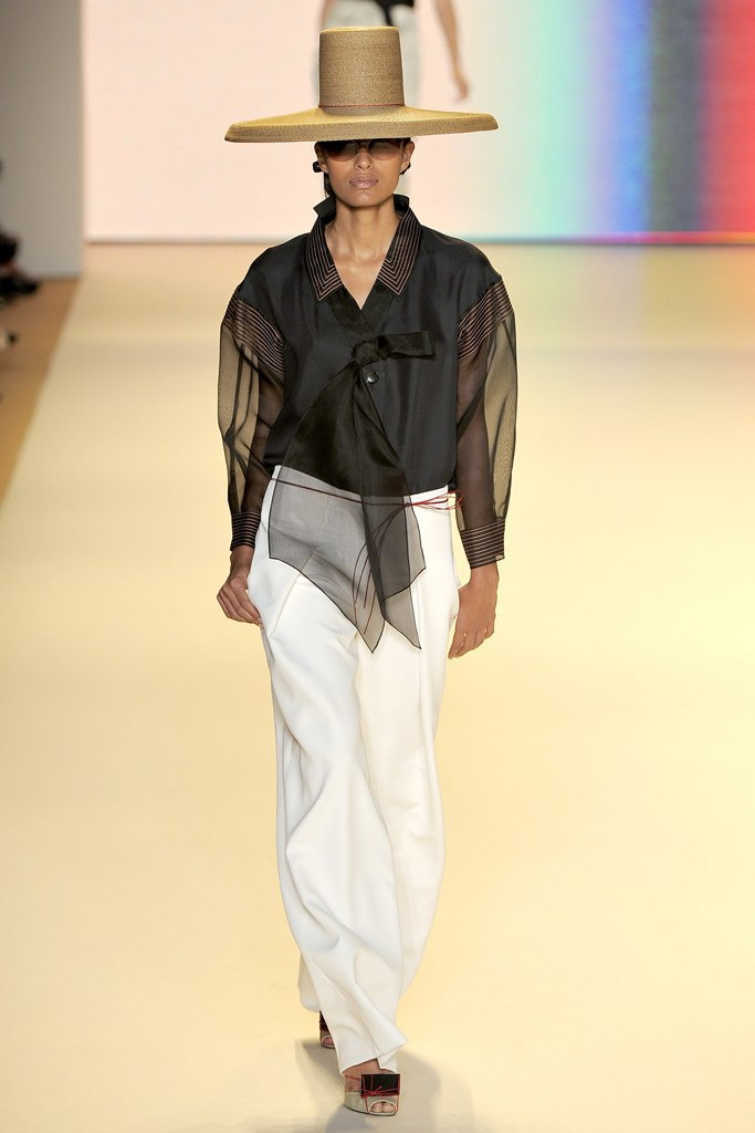 한국에서 영감 받아 제작한 명품 브랜드들 의상들