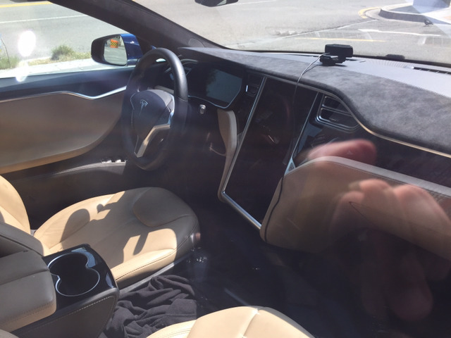 미래형 디자인이라고 찬양 받던 테슬라S 실물