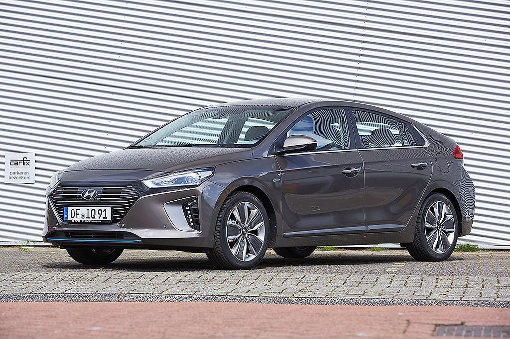 아이오닉 vs 프리우스