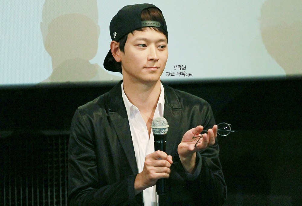 스냅백 쓴 강동원