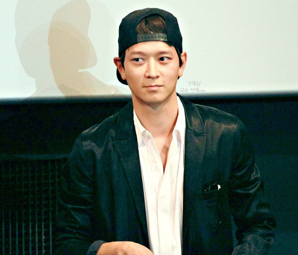 스냅백 쓴 강동원