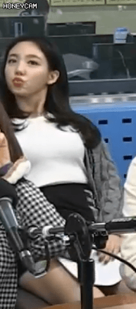 귀여운 나연 흰티