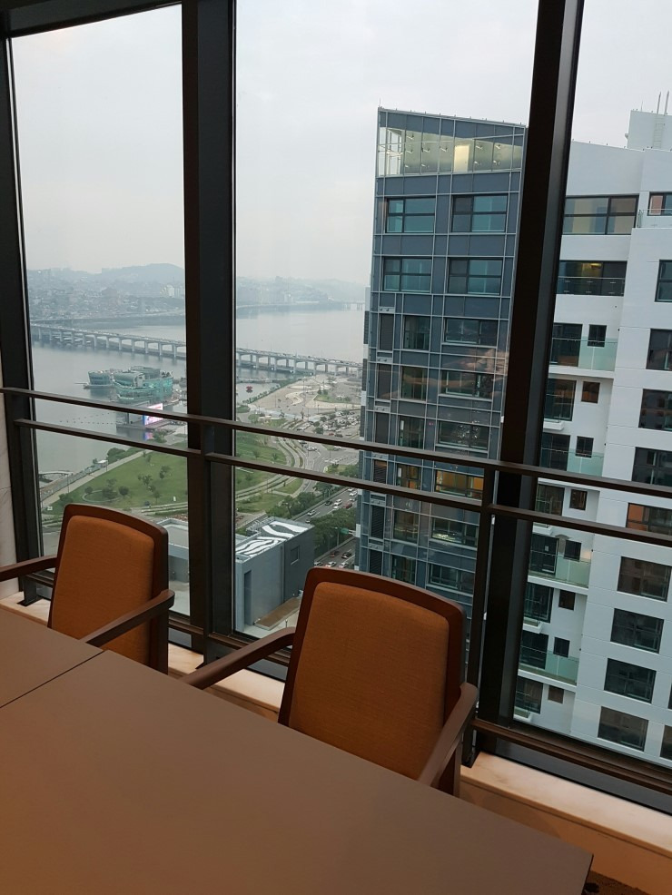 아파트 옥상 스카이라운지